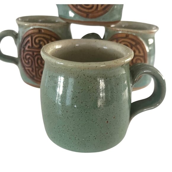 Set Of 4 Handcrafted Studio Art Pottery Mugs Celtic Design Green 10 oz - Picture 3 of 7